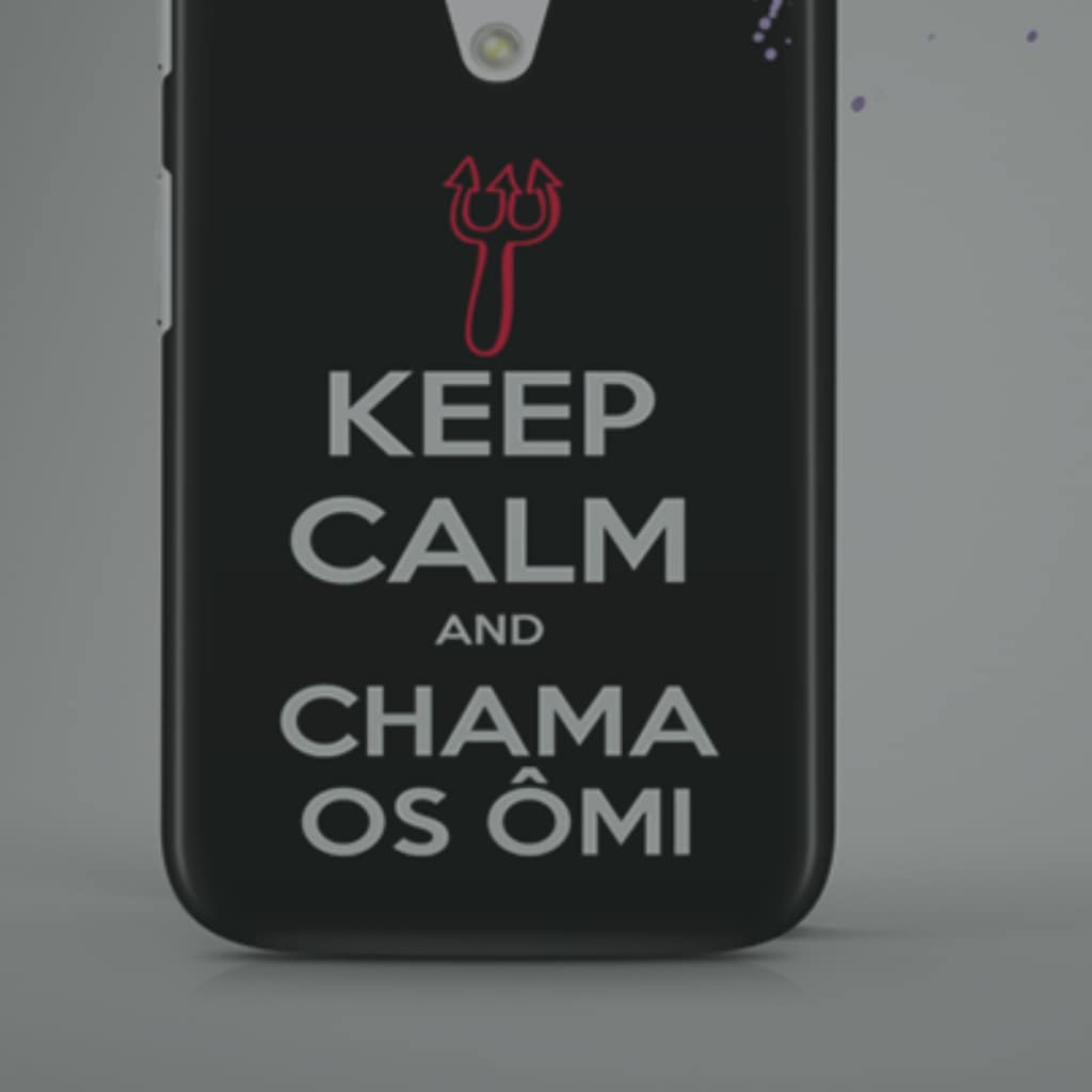 foto de case preta de smarphone com a inscrição keep calm and chama os omi